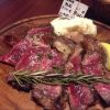 熟成肉のタリアータ（850円〜/100g）
